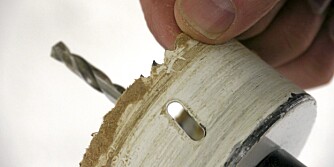 Pakker seg: Sponet pakker seg i sagtennene. Ta ut saga og plukk det av. Pakker seg: Sponet pakker seg i sagtennene. Ta ut saga og plukk det av.