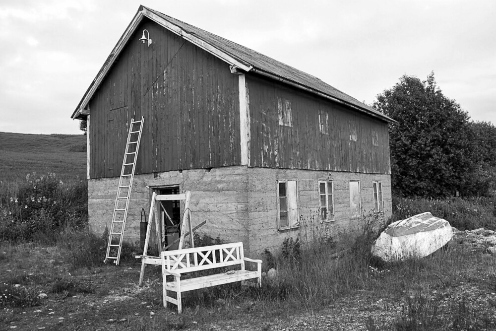 FØR: Slik så bøkkerverkstedet ut før familien Krangnes Edvardsen bestemte seg for å restaurere huset. FØR: Slik så bøkkerverkstedet ut før familien Krangnes Edvardsen bestemte seg for å restaurere huset.