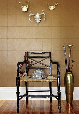 TREND I TIDEN: Dette vinyltapetet heter Thibaut Tuscany Leather og er fra Wallpaper Collection. Veiledende utsalgspris 1990 kroner per. rull. TREND I TIDEN: Dette vinyltapetet heter Thibaut Tuscany Leather og er fra Wallpaper Collection. Veiledende utsalgspris 1990 kroner per. rull.