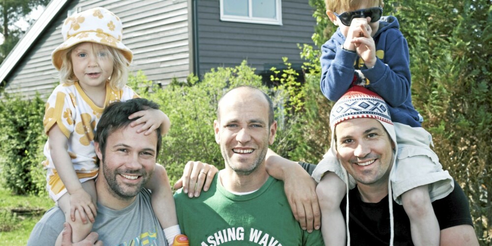 GRÜNDER-TRIOEN: Selv om Eivind (t.v.), André og Aleksander nå har tenkt å gjøre barn usynlige, er det ingen tvil om at Thelma (2 ½) og Pelle (5) rager høyest på dette bildet. GRÜNDER-TRIOEN: Selv om Eivind (t.v.), André og Aleksander nå har tenkt å gjøre barn usynlige, er det ingen tvil om at Thelma (2 ½) og Pelle (5) rager høyest på dette bildet.