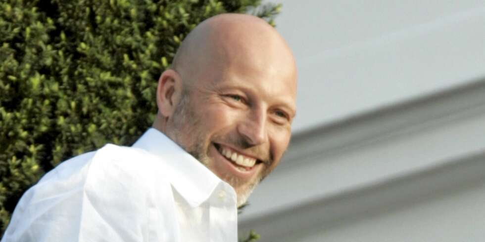 Lasse Kjus ble lørdag pappa til en liten jente. Lasse Kjus ble lørdag pappa til en liten jente.