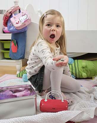 SATT FAST: En enkroning satte seg fast i spiserøret til lille Ingrid Maria (3). SATT FAST: En enkroning satte seg fast i spiserøret til lille Ingrid Maria (3).