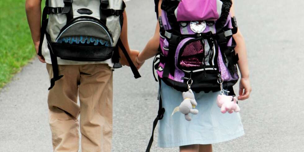 GÅ TIL SKOLEN: Det er både sunt og lærerikt å gå til skolen isteden for å kjøre, mener Trygg Trafikk GÅ TIL SKOLEN: Det er både sunt og lærerikt å gå til skolen isteden for å kjøre, mener Trygg Trafikk