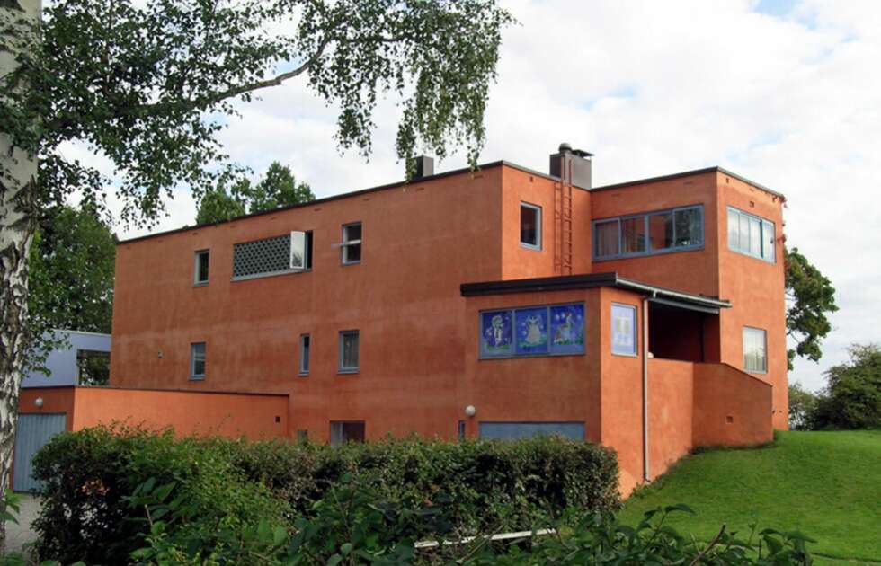 IKONBYGG: Villa Riise på Hamar kan sies å være et av funksjonalismens ikonbygg, tegnet av Arne Korsmo og Sverre Aasland. Huset er reist i pusset mur. IKONBYGG: Villa Riise på Hamar kan sies å være et av funksjonalismens ikonbygg, tegnet av Arne Korsmo og Sverre Aasland. Huset er reist i pusset mur.
