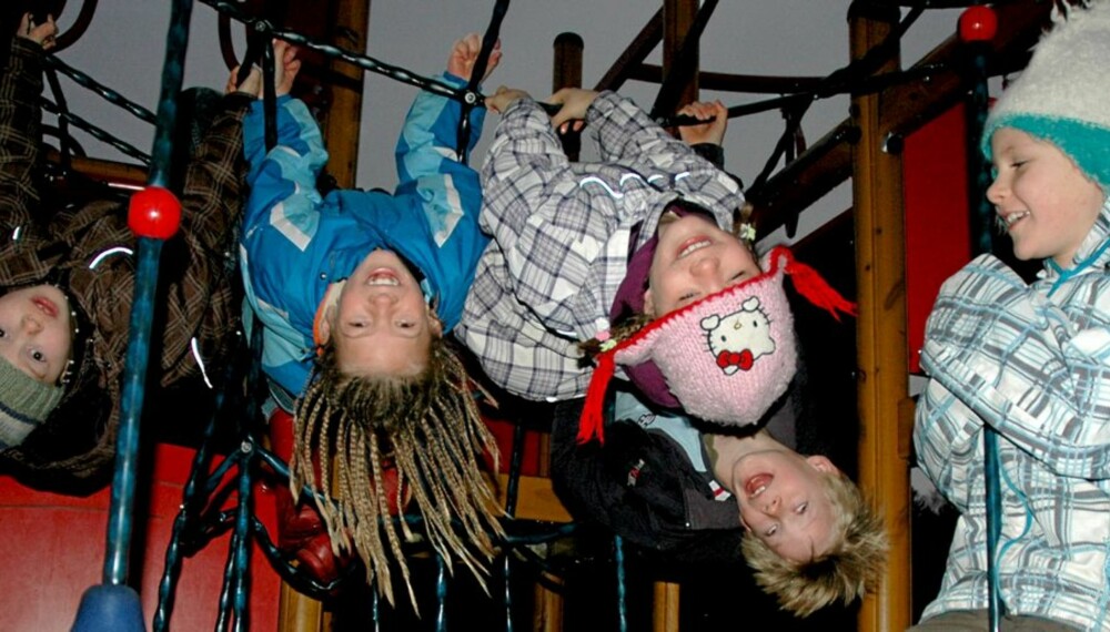 DE ENKLE TING: Halvor (f.v.), Marte, Nadia, Didrik og Ingeborg i klasse 3A på Løkeberg skole i Bærum konsentrerer seg om de enkle og praktiske tingene når de pønsker ut nyttårsforsetter. DE ENKLE TING: Halvor (f.v.), Marte, Nadia, Didrik og Ingeborg i klasse 3A på Løkeberg skole i Bærum konsentrerer seg om de enkle og praktiske tingene når de pønsker ut nyttårsforsetter.