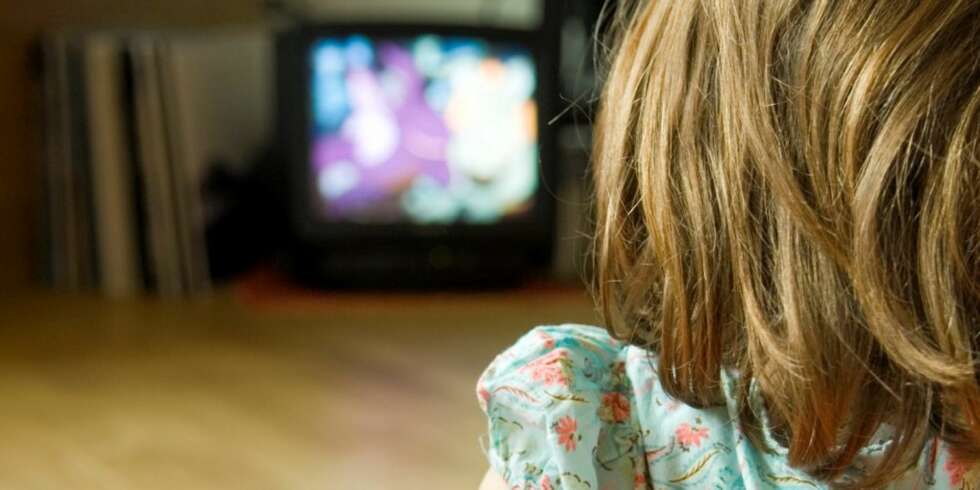 FORSTYRRENDE: Forskning viser at småbarn har problemer med å konsentrere seg hvis tv står på i bakgrunnen. FORSTYRRENDE: Forskning viser at småbarn har problemer med å konsentrere seg hvis tv står på i bakgrunnen.