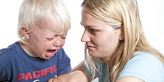 Det er ikke alltid like lett for foreldre å forklare for barnet sitt hvorfor de er nødt til å dele lekene sine med andre barn. Det er ikke alltid like lett for foreldre å forklare for barnet sitt hvorfor de er nødt til å dele lekene sine med andre barn.