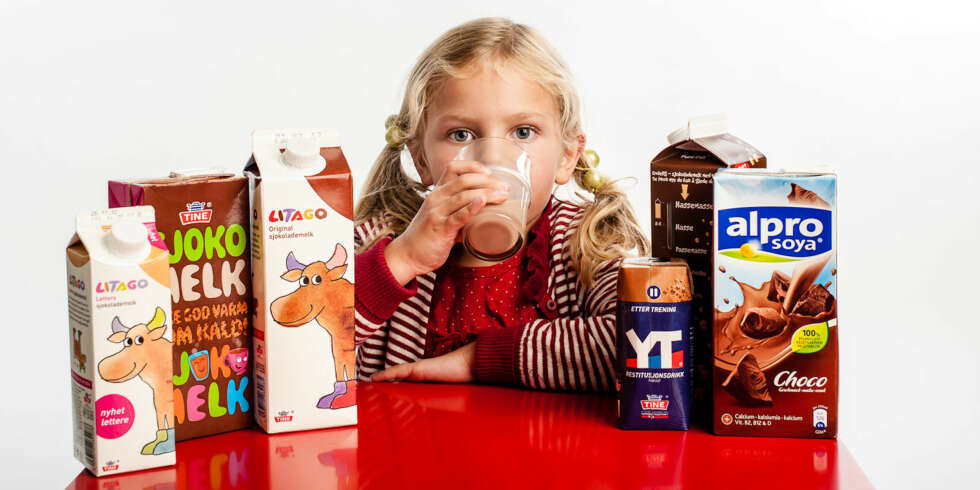 SJOKO-JENTA: Aurora Sexe (6) synes det var helt greit å få være med og prøvesmake sjokolademelken som var med i testen. SJOKO-JENTA: Aurora Sexe (6) synes det var helt greit å få være med og prøvesmake sjokolademelken som var med i testen.