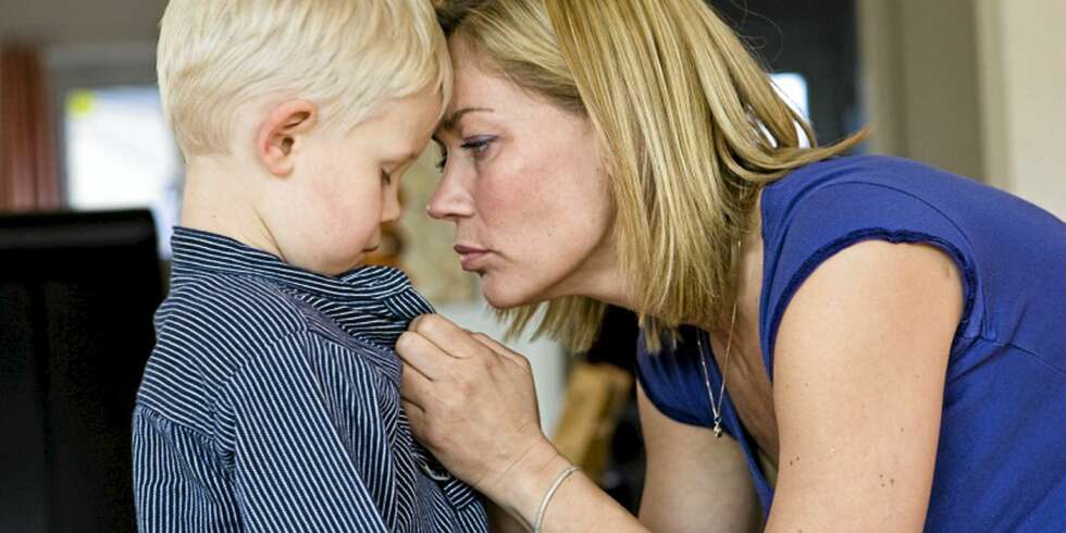 GRENSESETTING: Å unngå konflikter kan være å gjøre både deg og barnet en bjørnetjeneste. Bli enige om hva dere bestemmer, og hva barnet får bestemme. GRENSESETTING: Å unngå konflikter kan være å gjøre både deg og barnet en bjørnetjeneste. Bli enige om hva dere bestemmer, og hva barnet får bestemme.