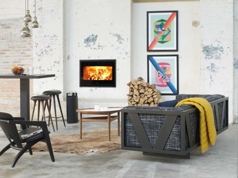SVART RAMME. Peisinnsatsen Scan 1002 er blant nyhetene fra Jøtul, kr 24 490 for innsats, jotul.no SVART RAMME. Peisinnsatsen Scan 1002 er blant nyhetene fra Jøtul, kr 24 490 for innsats, jotul.no