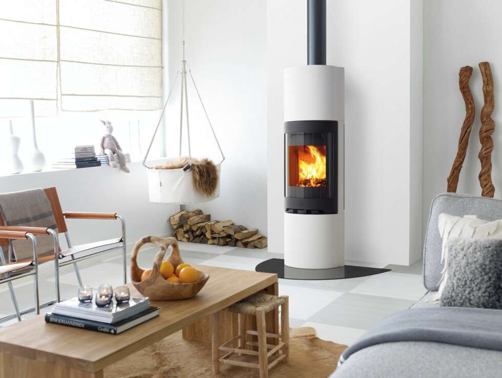 SLANK VARIANT. Jøtul FS 92 er laget av lettbetong. Design ved Bård Eker, kr 29 990, jotul.no SLANK VARIANT. Jøtul FS 92 er laget av lettbetong. Design ved Bård Eker, kr 29 990, jotul.no