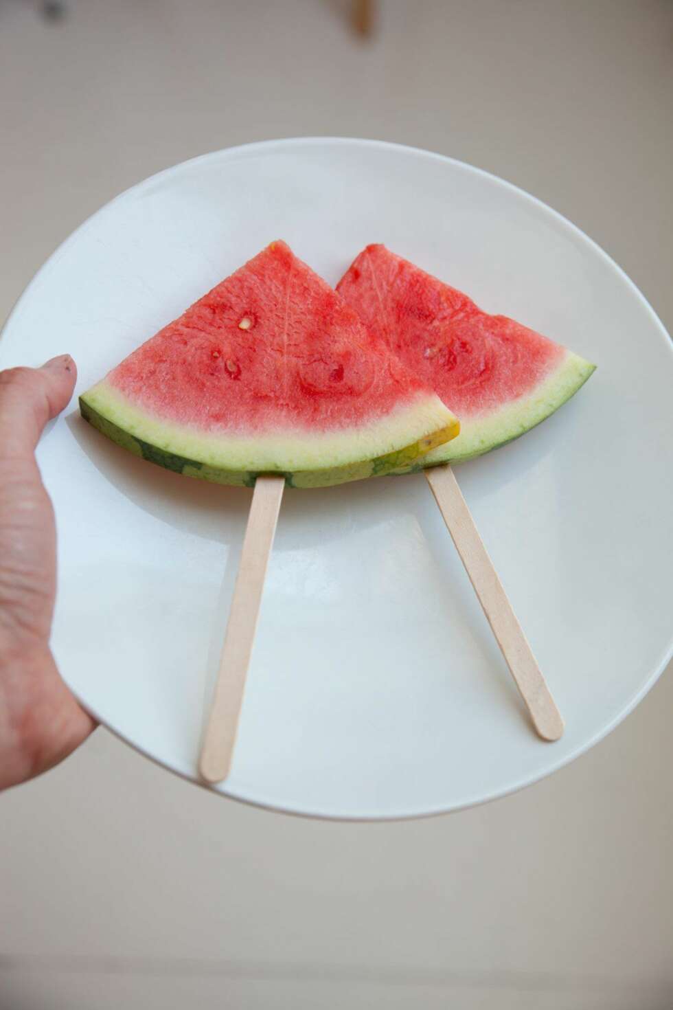 MELONIS PÅ PINNE: Frossen melon blir supre ispinner! MELONIS PÅ PINNE: Frossen melon blir supre ispinner!