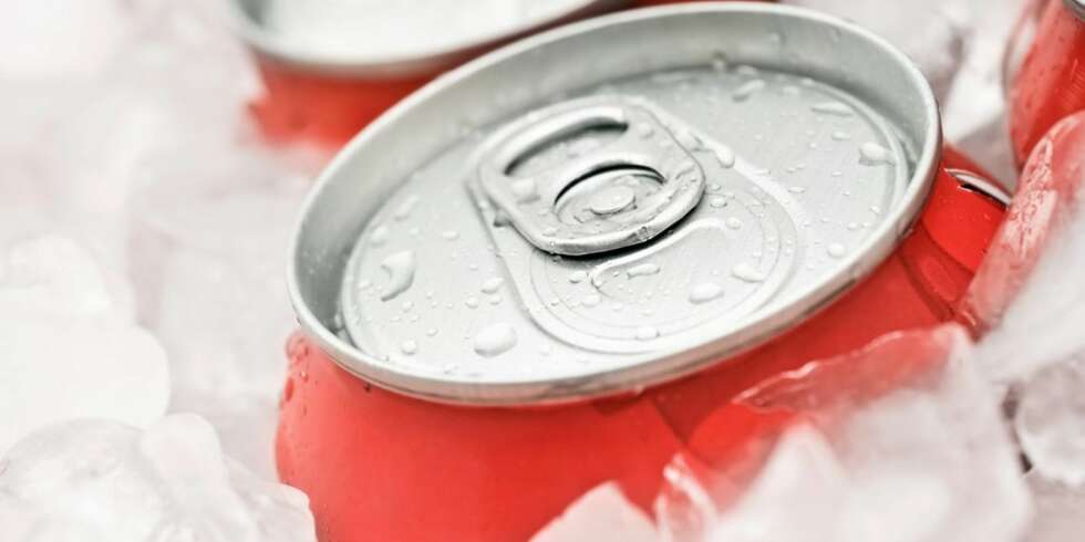 TØRST? Coladrikker kan forårsake nyrestein. TØRST? Coladrikker kan forårsake nyrestein.