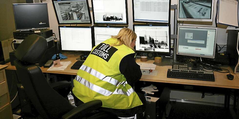 SCANNES: PÅ hver vakt scannes mellom 40 og 60 vogntog. SCANNES: PÅ hver vakt scannes mellom 40 og 60 vogntog.