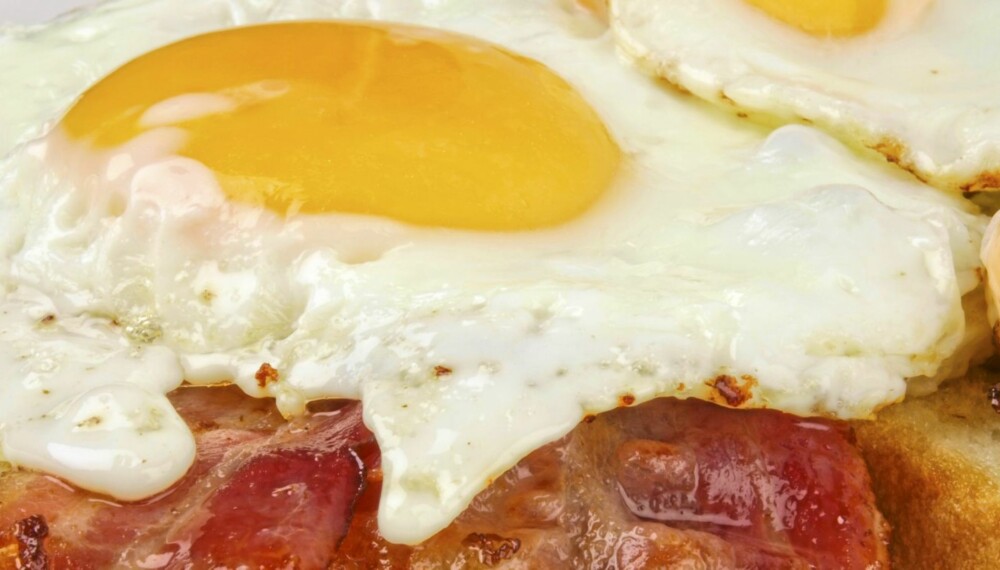 LAVKARBO: - Egg og bacon er et måltid som inneholder mye fett og protein og lite karbohydrater. Det er ikke slik at man kan spise slik mat fritt. Fordelen med slik mat er at det høye proteininnholdet gjør at maten metter godt. Dermed spiser man kanskje mindre enn man ellers ville ha gjort, sier ernæringsfysiolog Cathrine Borchsenius. LAVKARBO: - Egg og bacon er et måltid som inneholder mye fett og protein og lite karbohydrater. Det er ikke slik at man kan spise slik mat fritt. Fordelen med slik mat er at det høye proteininnholdet gjør at maten metter godt. Dermed spiser man kanskje mindre enn man ellers ville ha gjort, sier ernæringsfysiolog Cathrine Borchsenius.