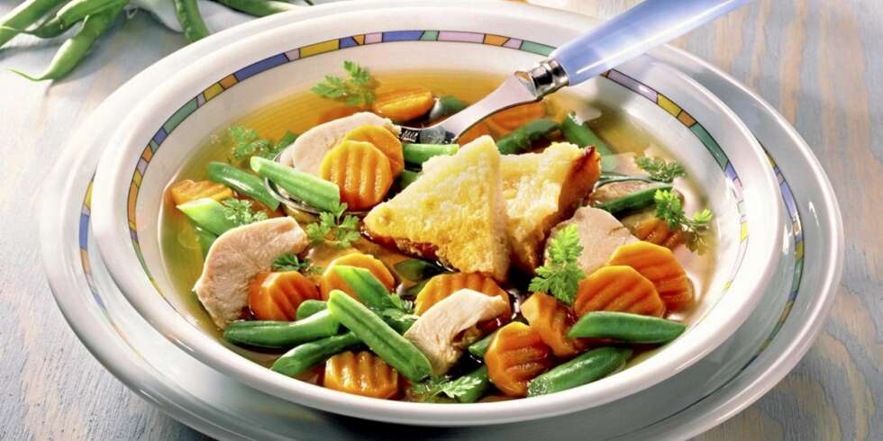 SUPPE MED GRØNNSAKER: Perfekt slankekost. SUPPE MED GRØNNSAKER: Perfekt slankekost.
