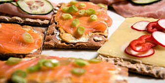 Spis grovt knekkebrød med magert pålegg til kveldsmat. Spis grovt knekkebrød med magert pålegg til kveldsmat.