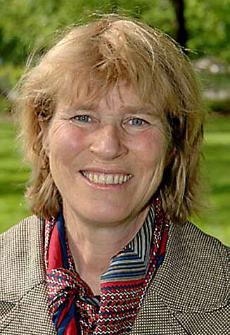 ØDELEGGER TØRSTFØLELSEN: Ved å stadig drikke vann, ødelegger man den naturlige tørstefølelsen. - Det er ikke spesielt sunt å drikke mye vann, sier professor og lege Johanne Sundby. ØDELEGGER TØRSTFØLELSEN: Ved å stadig drikke vann, ødelegger man den naturlige tørstefølelsen. - Det er ikke spesielt sunt å drikke mye vann, sier professor og lege Johanne Sundby.