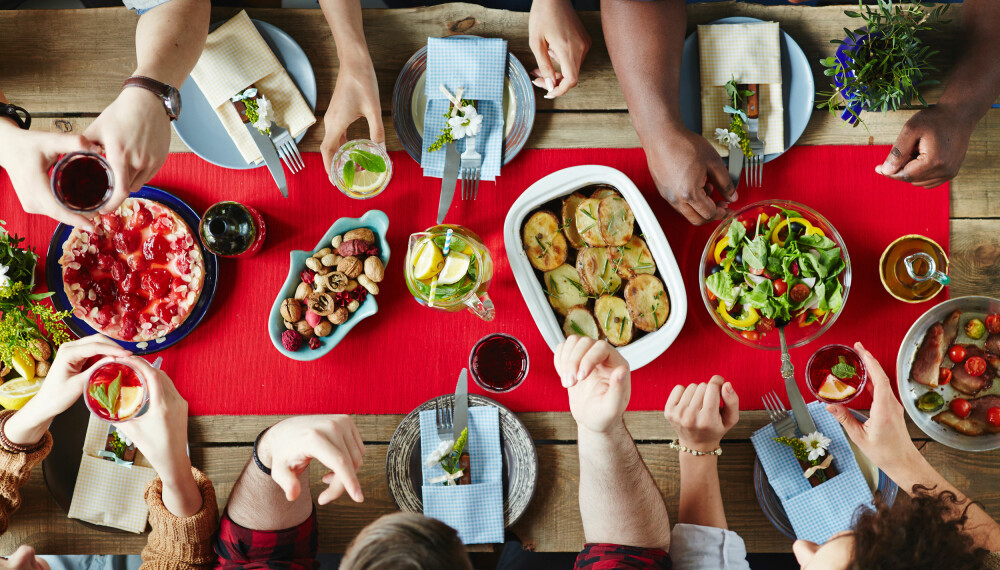 JULEKOS: Med mange anledninger til å kose seg, kan det være lett å overspise i julen. ILLUSTRASJONSFOTO: Colourbox JULEKOS: Med mange anledninger til å kose seg, kan det være lett å overspise i julen. ILLUSTRASJONSFOTO: Colourbox