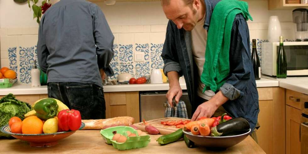 INVITER TIL MIDDAG: Lag en sunn og deilig middag sammen med en god venn. INVITER TIL MIDDAG: Lag en sunn og deilig middag sammen med en god venn.