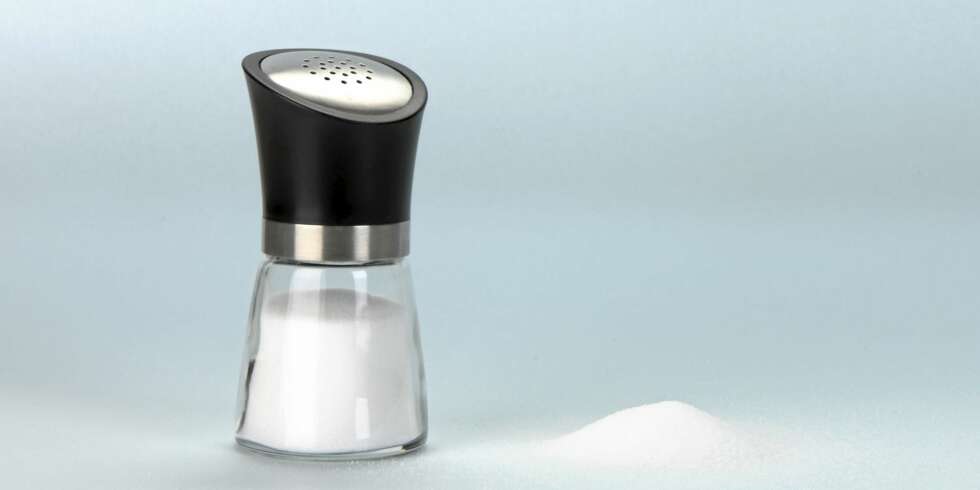 KREFTFREMKALLENDE: Salt er sannsynligvis ikke kreftfremkallende i seg selv, men det kan virke kreftfremkallende i en kombinasjon med for eksempel nitrosaminer og bakterien helicobacter pyroli som mange har i magesekken. KREFTFREMKALLENDE: Salt er sannsynligvis ikke kreftfremkallende i seg selv, men det kan virke kreftfremkallende i en kombinasjon med for eksempel nitrosaminer og bakterien helicobacter pyroli som mange har i magesekken.