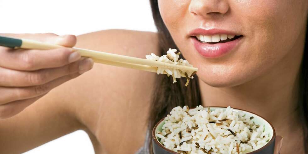 KROPPENS GODE HJELPER: Fiber, også kalt kroppens feiekost, har mange positive effekter på kroppen din. Produkter som tar lenger tid å koke, som for eksempel naturris, har alltid mer fiber, vitaminer og mineraler enn mer bearbeidede produkter. KROPPENS GODE HJELPER: Fiber, også kalt kroppens feiekost, har mange positive effekter på kroppen din. Produkter som tar lenger tid å koke, som for eksempel naturris, har alltid mer fiber, vitaminer og mineraler enn mer bearbeidede produkter.