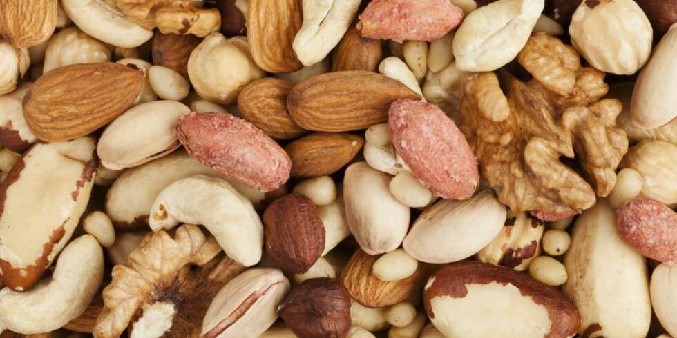 NÆRINGSRIKT: Nøtter metter godt fordi de inneholder mye protein, men felles for alle nøttene er at de er kaloririke fordi de også er fulle av fett. Stort sett er det snakk om sunt fett, men det blir fort mange kalorier. NÆRINGSRIKT: Nøtter metter godt fordi de inneholder mye protein, men felles for alle nøttene er at de er kaloririke fordi de også er fulle av fett. Stort sett er det snakk om sunt fett, men det blir fort mange kalorier.