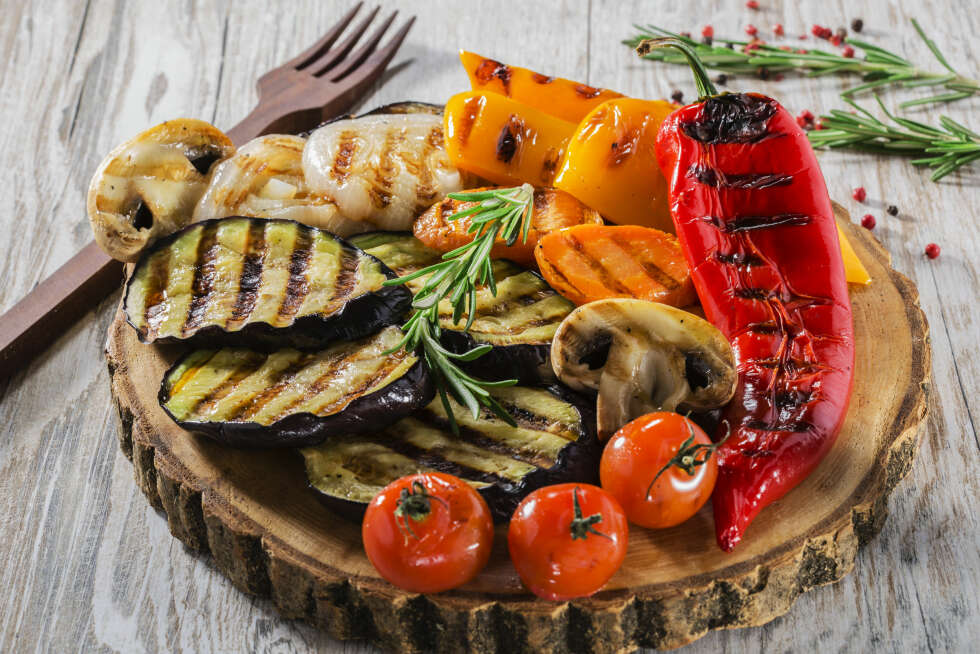 PERFEKT PÅ GRILLEN: Å grille grønnsaker rett på grillen er lett, fort gjort og veldig godt! PERFEKT PÅ GRILLEN: Å grille grønnsaker rett på grillen er lett, fort gjort og veldig godt!