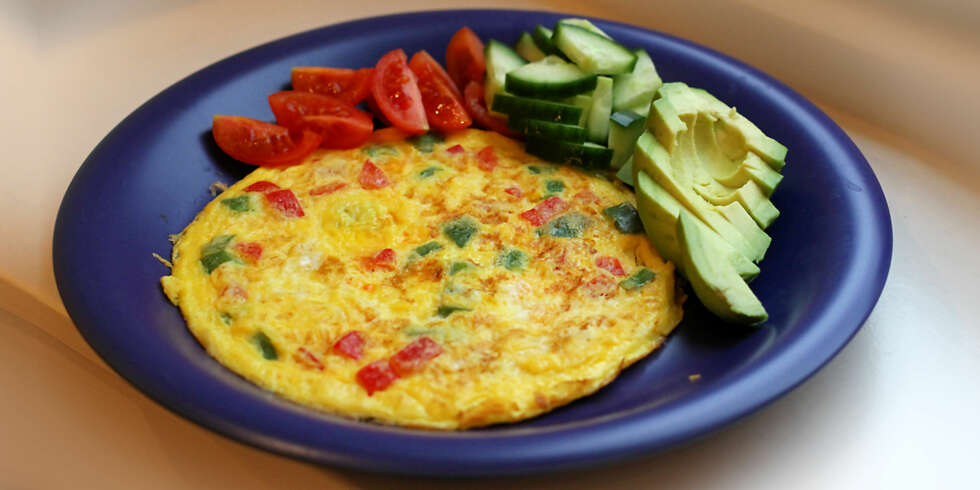 OMELETT: Omelett er en proteinrik frokost med mange vitaminer og mineraler. OMELETT: Omelett er en proteinrik frokost med mange vitaminer og mineraler.