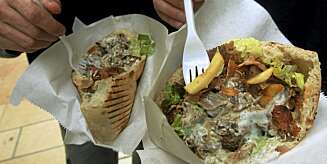 KEBAB: Sausen er oftest svært fet, og gjør gatekjøkkenvarianten av denne retten lite sunn. KEBAB: Sausen er oftest svært fet, og gjør gatekjøkkenvarianten av denne retten lite sunn.