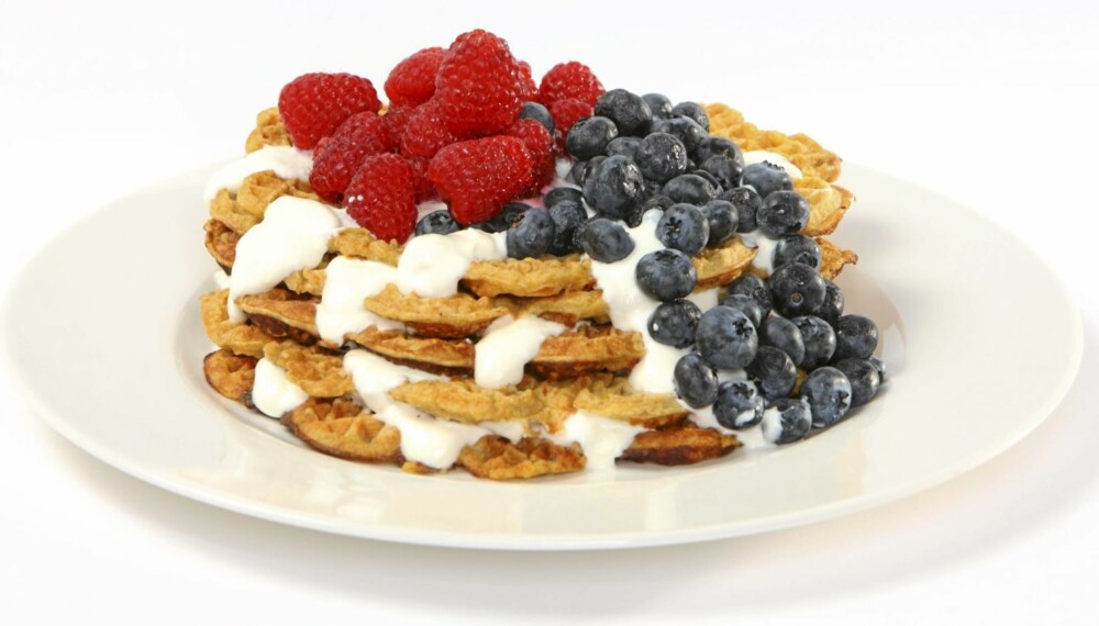TÅRN: Vaflene kan pyntes med yoghurt og massevis av friske bær. TÅRN: Vaflene kan pyntes med yoghurt og massevis av friske bær.