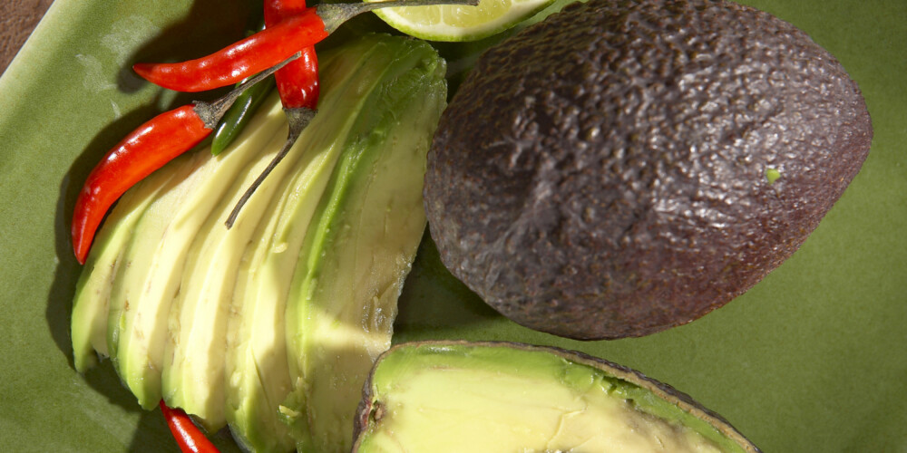 FROKOST: Avocado med tilbehør er dagens frokost. FROKOST: Avocado med tilbehør er dagens frokost.