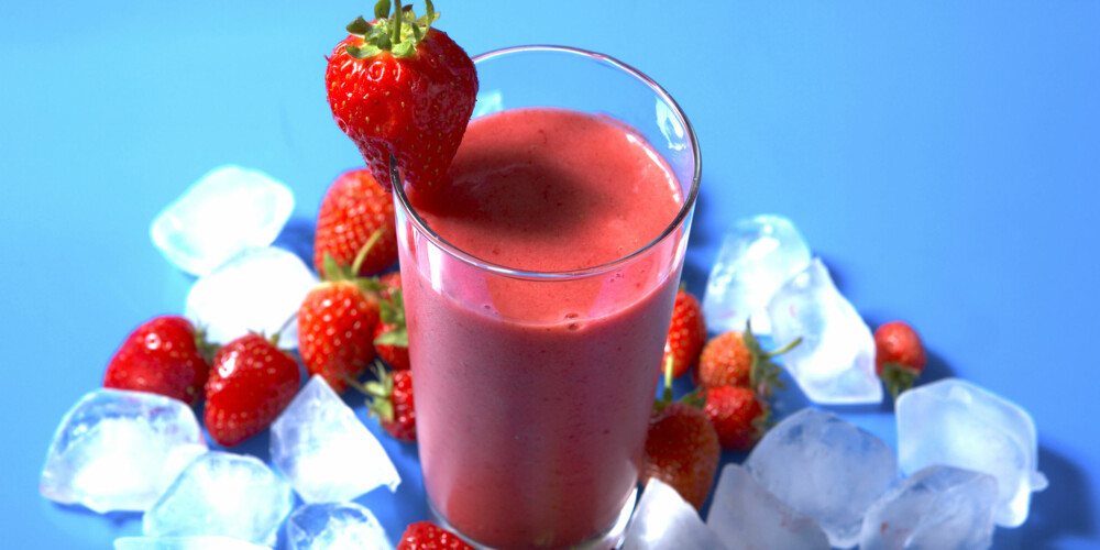 KVELDS: Smoothie med banan og jordbær er en sunn favoritt hos både store og små. KVELDS: Smoothie med banan og jordbær er en sunn favoritt hos både store og små.