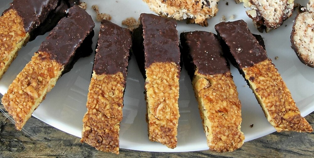 JULEKJEKS med appelsin og sjokolade. JULEKJEKS med appelsin og sjokolade.