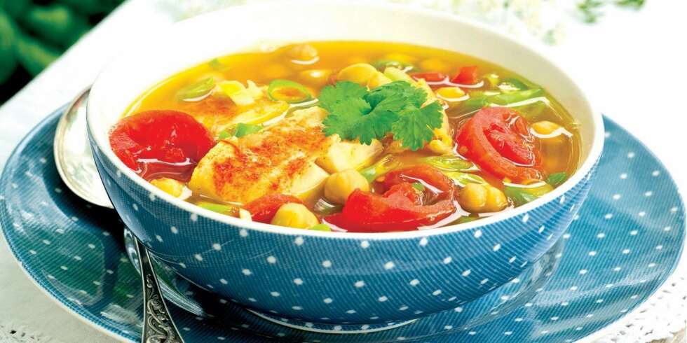MAROKKANSK SUPPE: Med fisk, krydder, vårløk og plommetomater. MAROKKANSK SUPPE: Med fisk, krydder, vårløk og plommetomater.