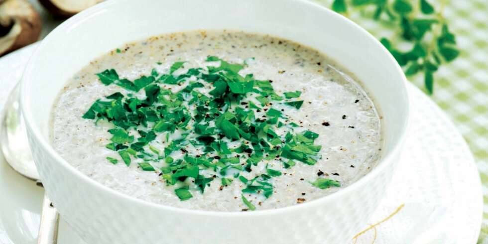 SOPPSUPPE: Med vårløk, kyllingkraft og bladpersille. SOPPSUPPE: Med vårløk, kyllingkraft og bladpersille.