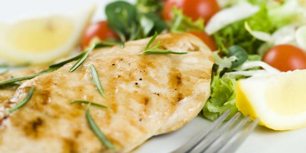 PROTEINRIK MAT: Et tips som går igjen hos Nymann er å spise færre karbohydrater og mer proteiner og sunt fett. PROTEINRIK MAT: Et tips som går igjen hos Nymann er å spise færre karbohydrater og mer proteiner og sunt fett.
