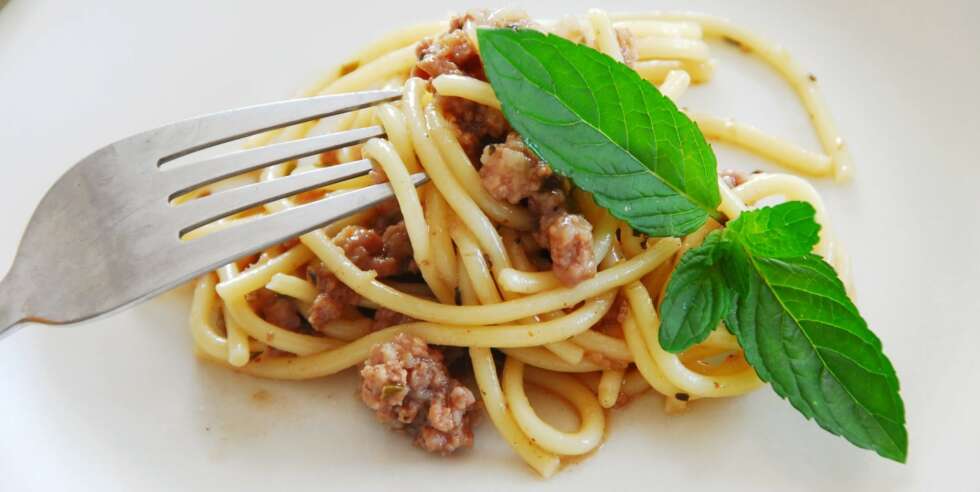 Det er ingen hemmelighet at karbohydrater har fått gjennomgå, og pasta har nesten blitt til en «guilty pleasure». Pasta kan tross alt gjøre deg tjukk, eller? Nei, ikke nødvendigvis. Det er ingen hemmelighet at karbohydrater har fått gjennomgå, og pasta har nesten blitt til en «guilty pleasure». Pasta kan tross alt gjøre deg tjukk, eller? Nei, ikke nødvendigvis.