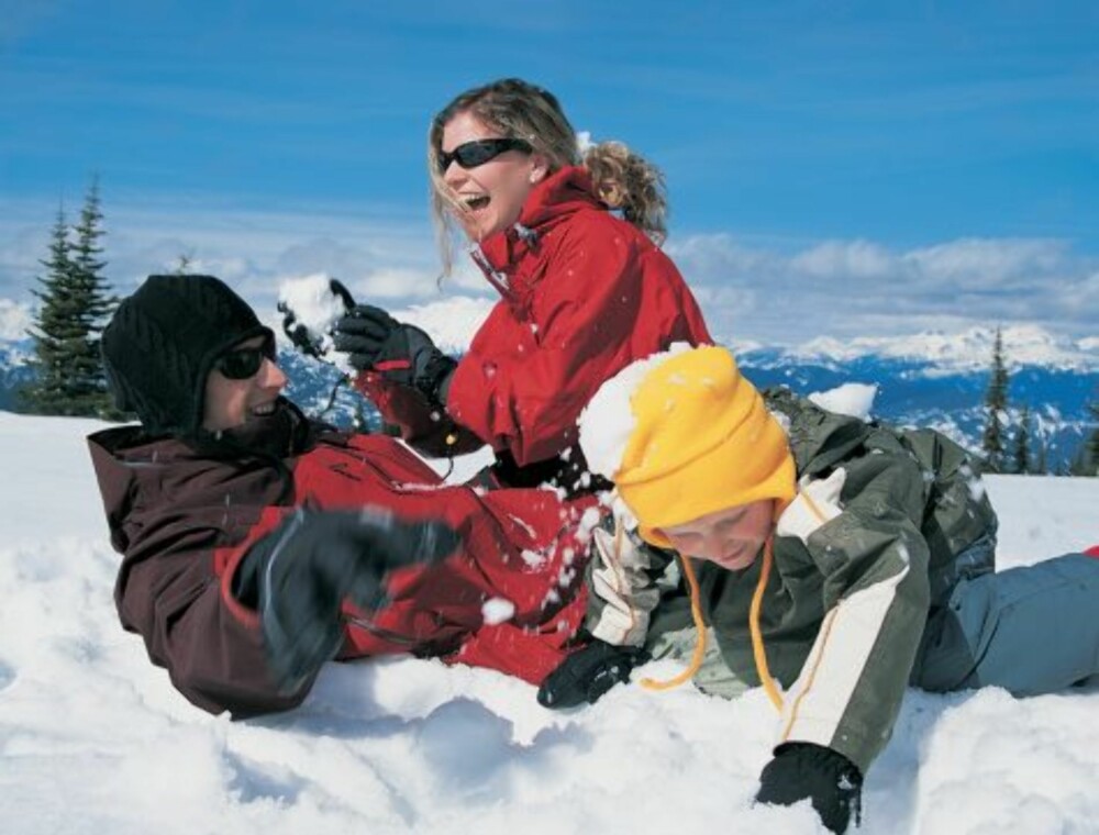 LEK OG MORO: Ta med barna på aketur, skøyter - eller snøballkrig. Godt for både kropp og sjel! LEK OG MORO: Ta med barna på aketur, skøyter - eller snøballkrig. Godt for både kropp og sjel!