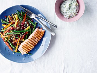 Kan det friste med laks med quinoasalat til middag? Kan det friste med laks med quinoasalat til middag?