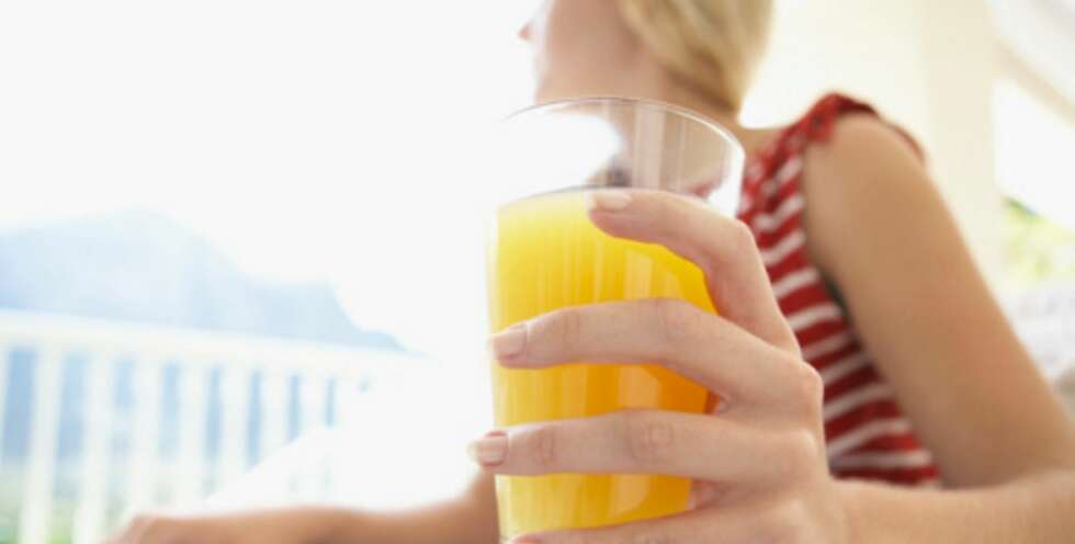 DROPP JUICEN: Den metter ikke, men gir mange kalorier. Drikk heller vann, og spis frukt! DROPP JUICEN: Den metter ikke, men gir mange kalorier. Drikk heller vann, og spis frukt!