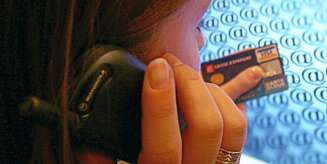 BAKTERIEBOMBER: Mobiltelefonen, penger og bankkortterminaler er bakteriebomber. BAKTERIEBOMBER: Mobiltelefonen, penger og bankkortterminaler er bakteriebomber.