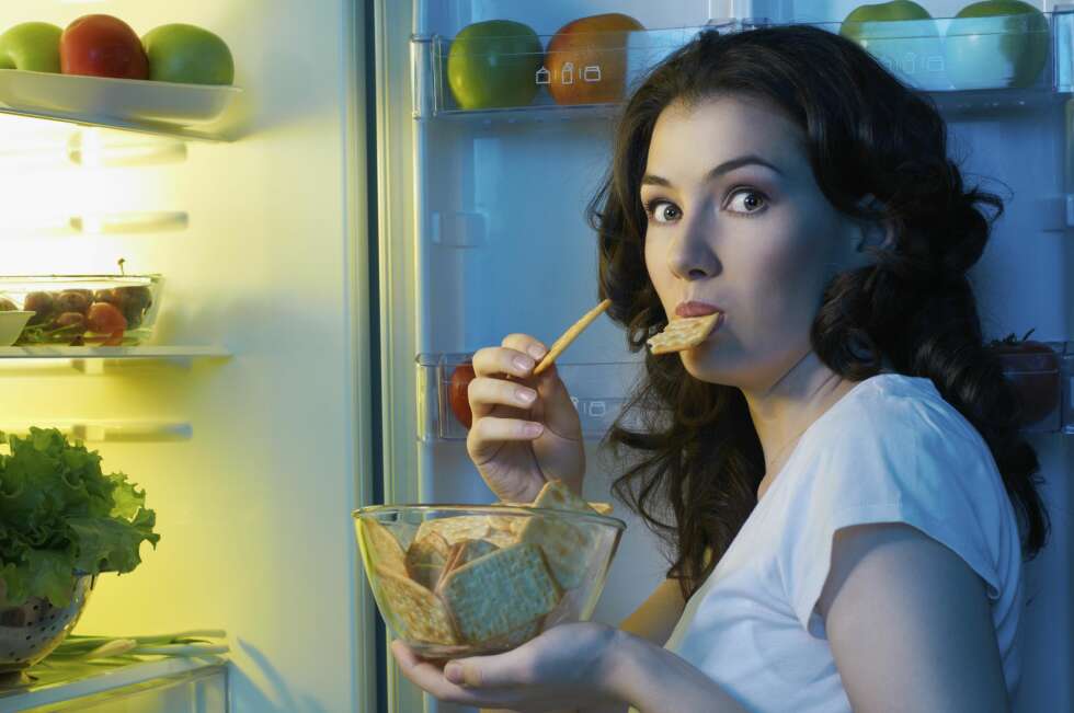 LITE MÅLTID: Et knekkebrød med ost kan være fint å innta før sengetid, men helst ikke så mye mer enn det. FOTO: Thinkstock LITE MÅLTID: Et knekkebrød med ost kan være fint å innta før sengetid, men helst ikke så mye mer enn det. FOTO: Thinkstock
