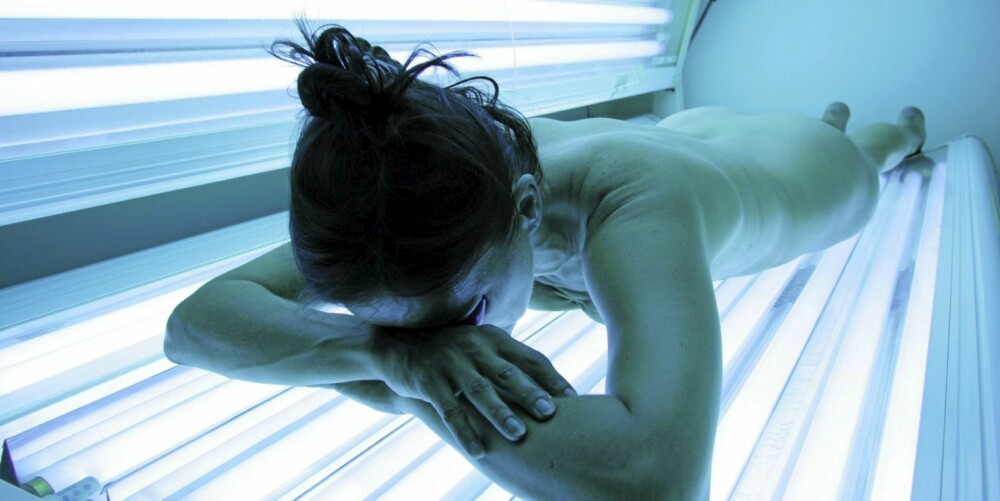 SOLARIUM: Solariumstråler gir kroppen din inntil 3,5 ganger så mye UVA-stråling som i naturlig sol, og øker faren for kreft. SOLARIUM: Solariumstråler gir kroppen din inntil 3,5 ganger så mye UVA-stråling som i naturlig sol, og øker faren for kreft.