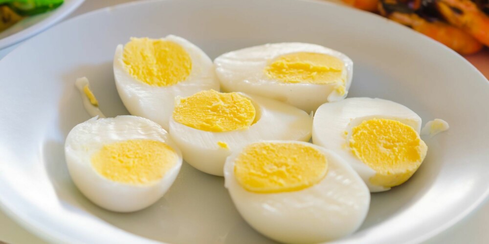 SPIS EGG: Egg inneholder både proteiner og vitaminer som huden vil ha. SPIS EGG: Egg inneholder både proteiner og vitaminer som huden vil ha.
