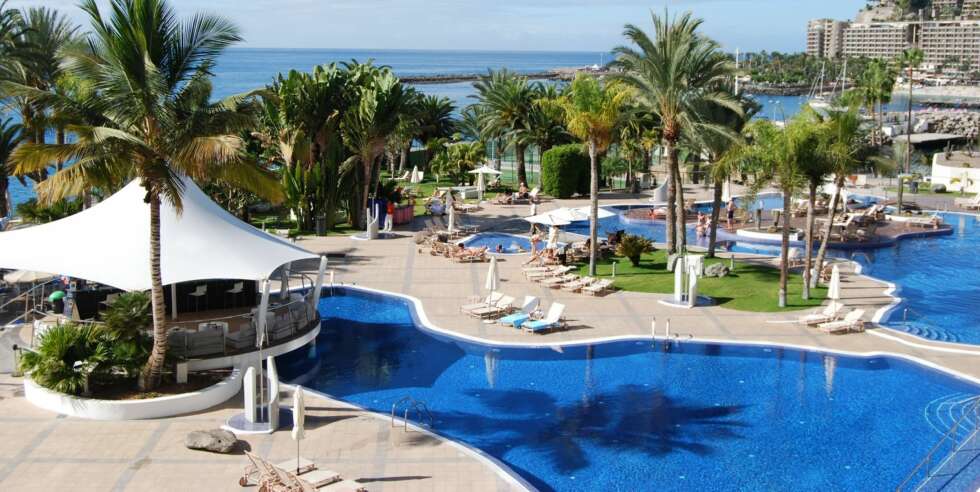 DUKKERT: Bassengområdet på Radisson Blu Gran Canaria er fantastisk, og har god plass til både store og små gjester. DUKKERT: Bassengområdet på Radisson Blu Gran Canaria er fantastisk, og har god plass til både store og små gjester.