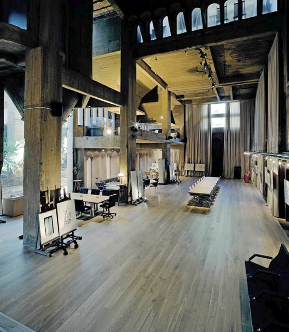 GALLERI: Arkitekten arrangerer ofte utstillinger i sitt egen private galleri. GALLERI: Arkitekten arrangerer ofte utstillinger i sitt egen private galleri.