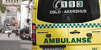 SE OPP, IKKE NED: Ja, mobiltelefonen kan virke viktig, men i trafikken bør du legge den fra deg. ILLUSTRASJONSFOTO: Colourbox SE OPP, IKKE NED: Ja, mobiltelefonen kan virke viktig, men i trafikken bør du legge den fra deg. ILLUSTRASJONSFOTO: Colourbox