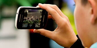 OBSERVERER DU ELLER MOBILEN?: Å ta bilder i ulike situasjoner skaper minner. Men det er viktig å være til stede selv også, ikke bare via mobiltelefonen din. ILLUSTRASJONSFOTO: Colourbox OBSERVERER DU ELLER MOBILEN?: Å ta bilder i ulike situasjoner skaper minner. Men det er viktig å være til stede selv også, ikke bare via mobiltelefonen din. ILLUSTRASJONSFOTO: Colourbox