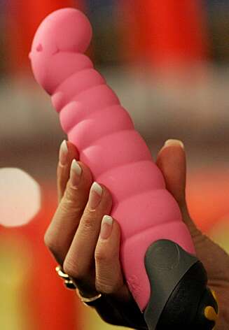 IKKE ETTERSPØRSEL: Dildoer som er unaturlig store er ikke spesielt etterspurt blant kvinner. IKKE ETTERSPØRSEL: Dildoer som er unaturlig store er ikke spesielt etterspurt blant kvinner.